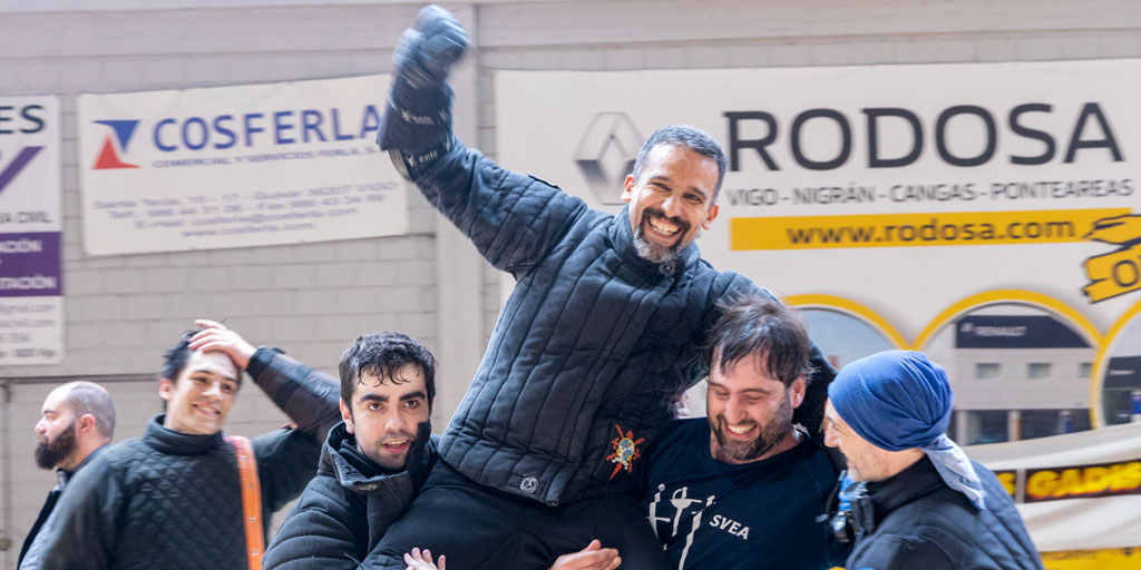 Rodrigo Presa es aupado después de ganar el Torneo de Redondela de HEMA