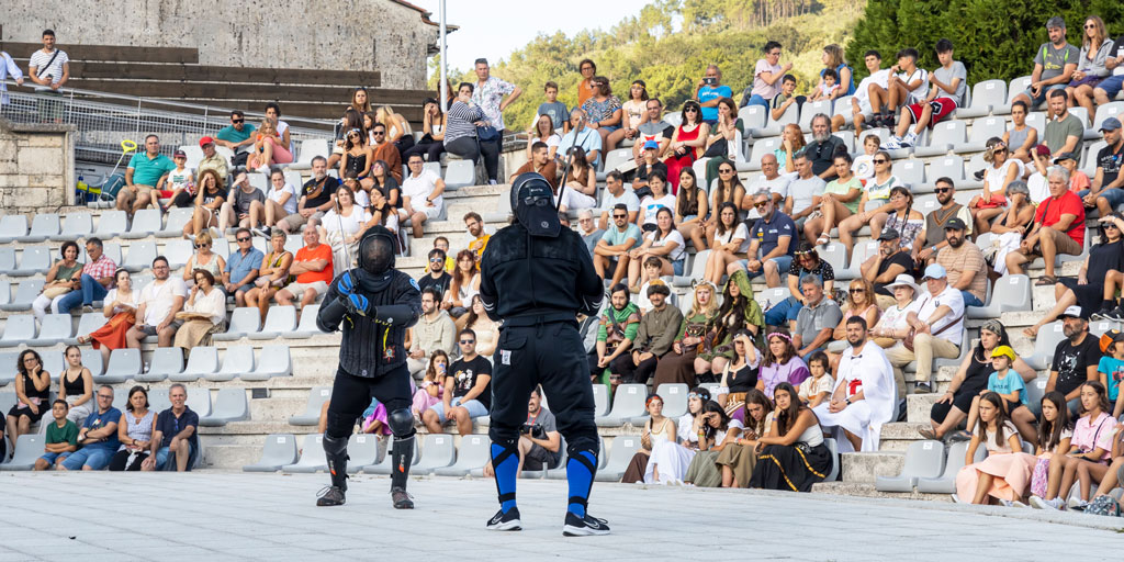 Exhibición de HEMA con Espada Larga ante el público